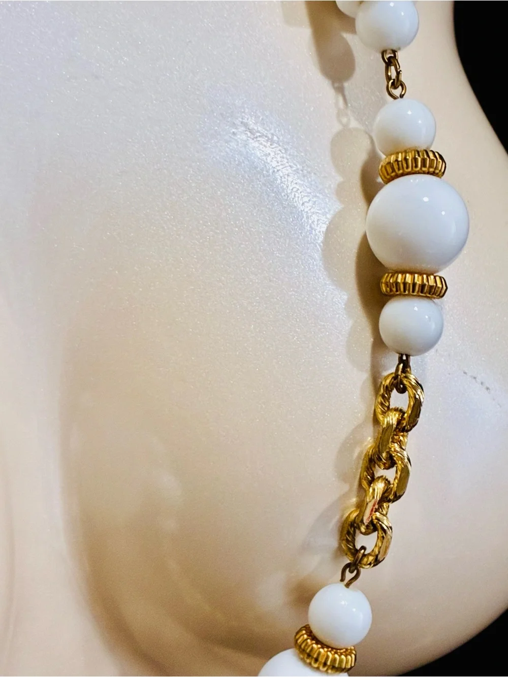 Gold Chain Necklace with Chunky Cylindrical Resin White Beads Women Jewelry EUC